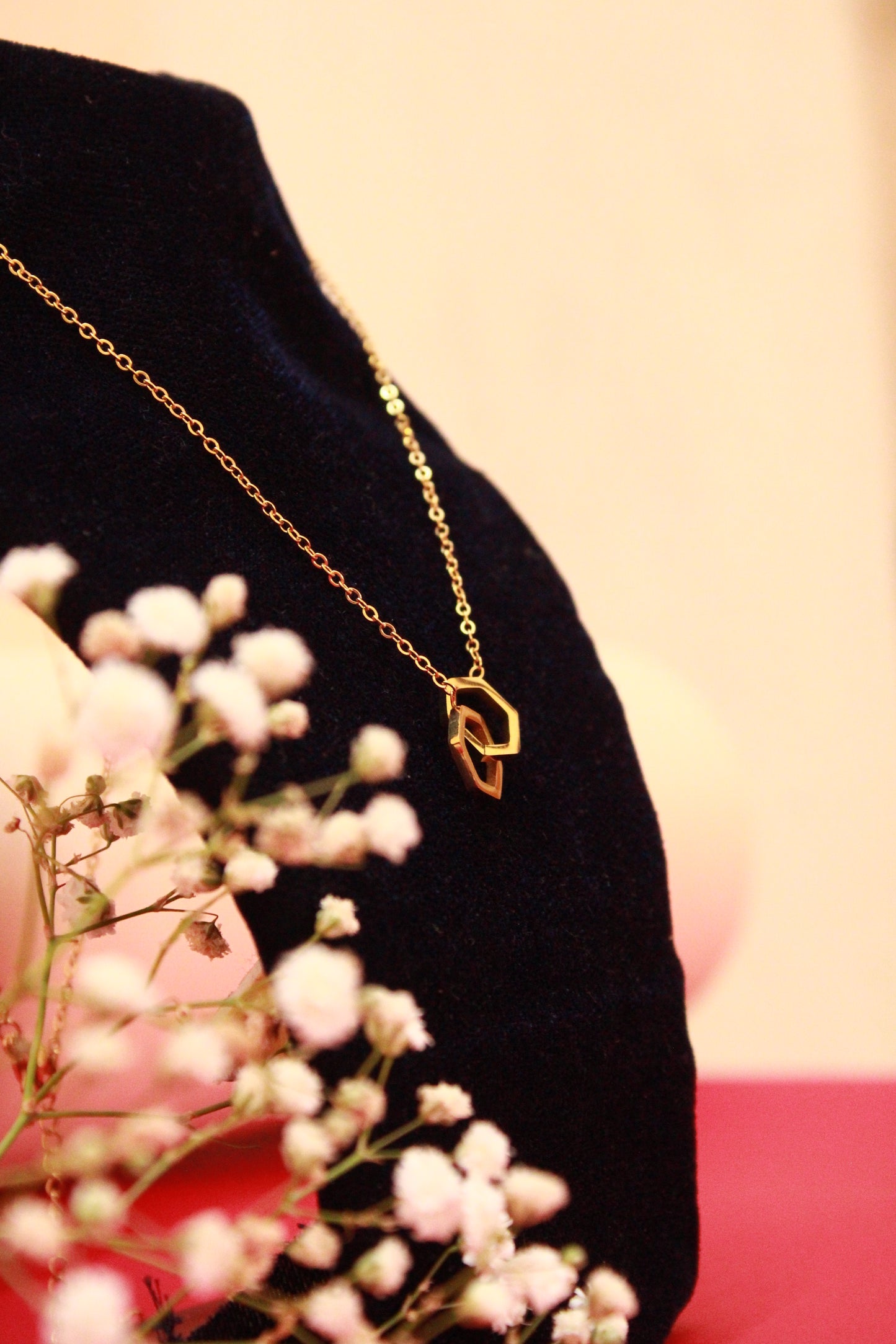 Hexa loop Pendant
