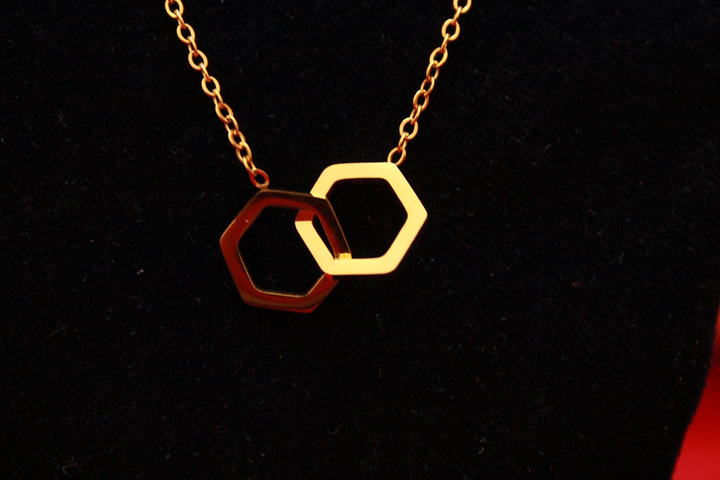 Hexa loop Pendant